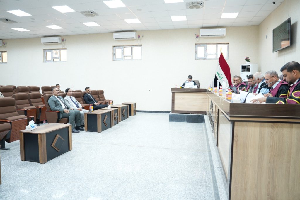 رئيس جامعة المثنى يحضر مناقشة أطروحة دكتوراه في كلية التربية للعلوم الإنسانية